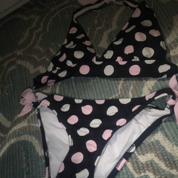 Bikini - Picture 2 of 4